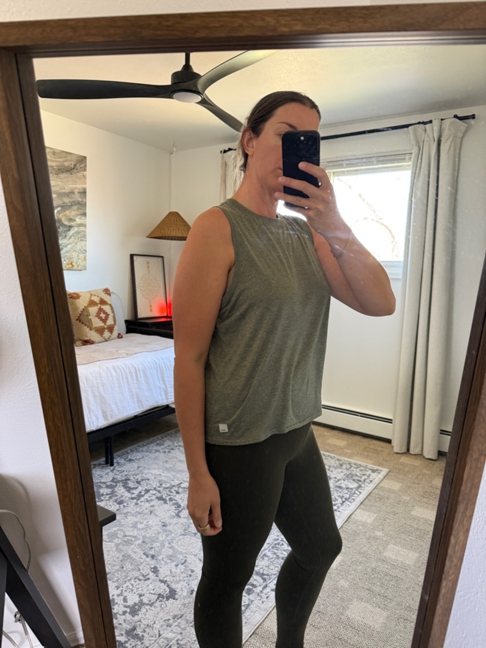 Vuori Olive Green Heather Energy Top Long - Picture 2 of 5